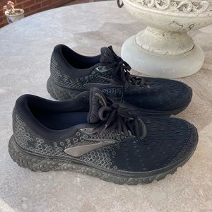 Brooks glycerin 17 woman tennis shoe size 9.5